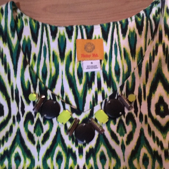 Ruby Rd.  top with beading - Picture 3 of 3